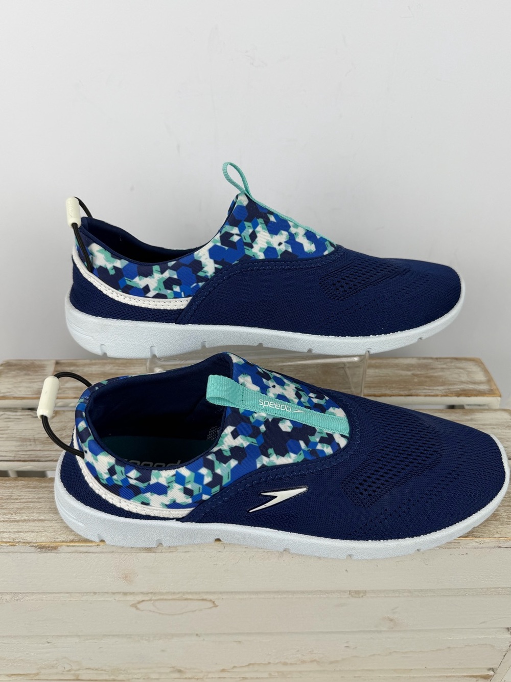 Speedo Aquaskimmer water shoes blue geometric pattern slip-on design size 7-8